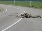Парашютиста протащило по трассе после неудачного приземления в Пятигорске 