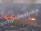 Крупный пожар вспыхнул в Невинномысске — горят поля площадью 1000 квадратных метров