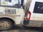 Автобус и маршрутка столкнулись на проспекте Юности из-за гололеда в Ставрополе