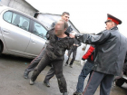 Ставрополец затеял жесткую драку с участковым и получил четыре года "строгача" 