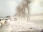 "Вывозим застрявшие машины партиями", - дорожники спасли замерзающих водителей на Ставрополье
