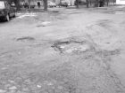 Глубокие ямы и развалившийся на куски асфальт на дорогах микрорайона взволновали жителей Ессентуков