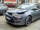 Неизвестный автовладелец разбил автомобиль популярной пятигорской певицы