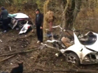 "Тойоту-Марк" разорвало на две части при столкновении с деревом на трассе Ростов - Ставрополь