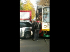 В Пятигорске водитель припарковал автомобиль на пути у трамвая