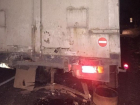 Неопытный водитель на большой скорости "влетел" в сломанный КамАЗ на Ставрополье