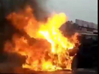 Иномарка сгорела посреди дороги и попала на видео в Пятигорске