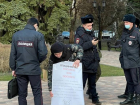 «Владимиров, покайся»: житель Ставрополя вышел на пикет против губернатора в центр города