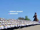 «Катюшу», «День Победы» и другие песни военных лет исполнил тысячеголосый детский хор в Ставрополе 9 мая