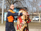 Застрявших на берегу озера рыбаков вытащили из грязи спасатели на Ставрополье