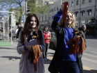 Георгиевские ленты раздают водителям на дорогах Ставрополья 