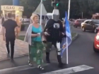 Ставропольчанка «увела» рыцаря с рекламы Бузовой: комичная ситуация попала на видео 
