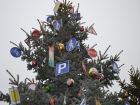 Креативные елки с новогодними номерами массово устанавливают на Ставрополье