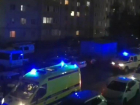 Четырехлетняя девочка оперлась на москитную сетку и выпала из окна многоэтажки в Ставрополе