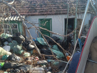 «Плюшкин» в Светлограде завалил два дома и улицу горами мусора