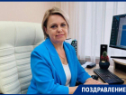 Замдиректора Александровского центра соцобслуживания Елена Ачкасова отмечает юбилей