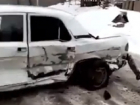 Водитель на серой "Тойоте" врезался в "Волгу" и быстро покинул место ДТП на Ставрополье 