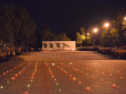 В память о выпускниках 1941-го в Ставрополе зажгли сотни свечей
