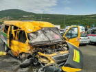 Трое человек погибли в ужасном столкновении пассажирской маршрутки с КамАЗом под Пятигорском