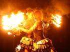 Крутить огонь на ходулях не страшнее, чем на земле, - артистки фаер-шоу Ставрополя