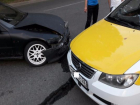 Две девушки пострадали в аварии около заправки в Ставрополе