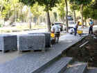 Плитку на тротуарах заменили в рамках ремонта автомобильных дорог Ставрополя, - администрация