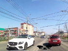Нетерпеливая автохамка на "Мерседесе" проехала через две сплошные на красный в Ставрополе