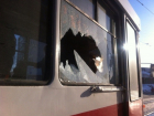 Трое пьяных подростков камнем разбили стекло трамвая в Пятигорске