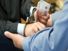 На Ставрополье бывший полицейский вымогал у предпринимателей деньги под видом члена банды