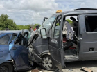 Один человек погиб и 9 пострадало в аварии с микроавтобусом на Ставрополье