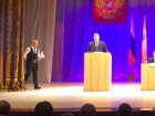 Фурор вызвало появление на сцене официанта с подносом во время выступления губернатора Ставрополья
