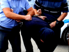 29-летний мужчина пытался задушить полицейского и провести ему борцовский прием на Ставрополье