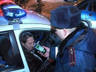 Пьяный водитель «легковушки», убегая от полицейских, протаранил ворота на Ставрополье