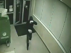Ставрополец не успел взломать банкомат и притворился спящим, когда приехала полиция