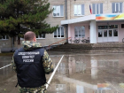 Школьница стащила банковские карты своего учителя на Ставрополье