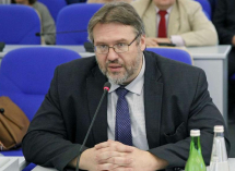 Последний день, последний вагон: зампред Бабкин решил проститься со ставропольским правительством через Госдуму