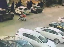В Ставрополе две женщины избили пенсионерку на глазах у ребенка