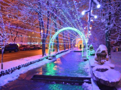Новогодними огнями засиял Ставрополь за две недели до главного зимнего праздника