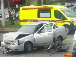 Две легковушки столкнулись в Ставрополе на 50 лет ВЛКСМ