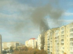 Пожар в многоэтажке на Юге Ставрополя испугал жителей соседних домов