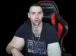 Фрик-блогер из Пятигорска Руки базуки убрал филлеры с лица и планирует пересадку кожи