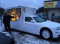 Эксклюзивную машину-карету подарил своей «названой»  бабушке на Ставрополье экс-участник «Ласкового мая» Андрей Разин