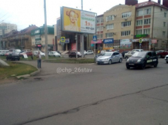 Автомобиль переехал ногу школьницы на пешеходном переходе в Ставрополе