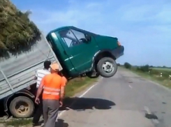 Перегруз «Газели» привел к утреннему курьезу на Ставрополье и попал на видео