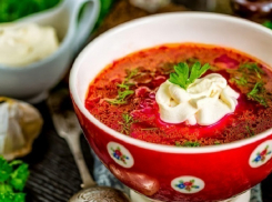 Школьников из Китая научили готовить наваристый борщ и блины в Ставрополе