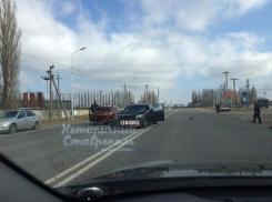 «Мерседес» и «Лада-Калина» встретились на дороге в Ставрополе
