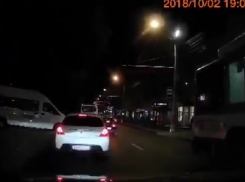 Маршрутчик-хам объехал пробку по пешеходной аллее и попал на видео в Ставрополе
