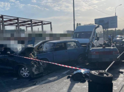 Пять машин в труху: массовая авария в Невинномысске отправила человека на тот свет