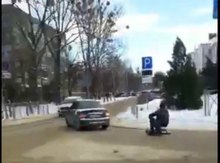 Крутой вираж на санках в центре Ставрополя попал на видео