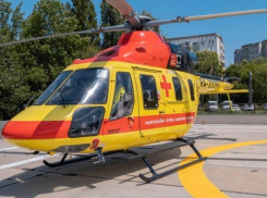 Вертолет санавиации готовится к аварийной посадке в Ставрополе